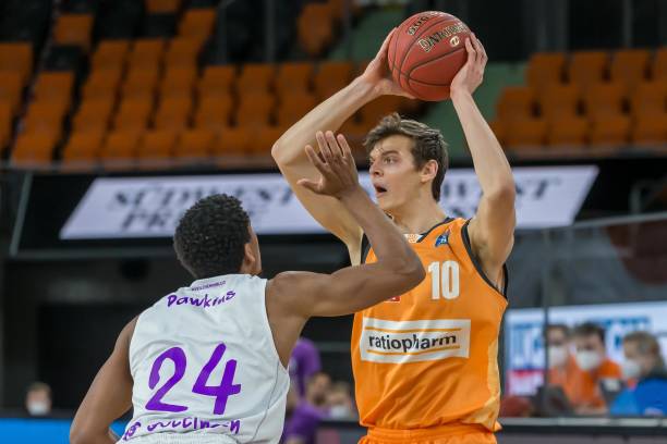 的中下游球 的中下游球